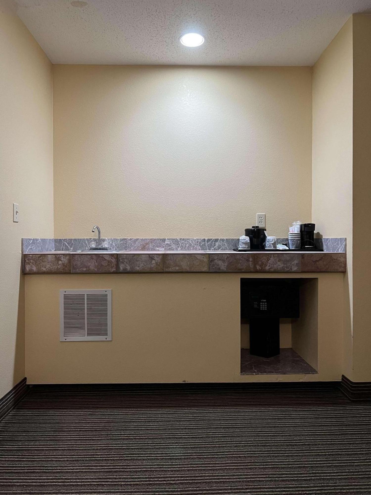Country Inn & Suites By Radisson, Battle Creek, Mi Exteriér fotografie